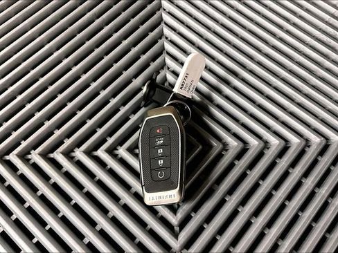Used 2025 INFINITI QX80 Sensory AWD/4WD image 11
