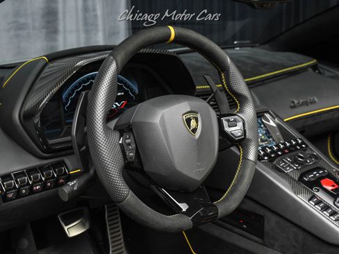 Used 2021 Lamborghini Aventador SVJ AWD/4WD image 9