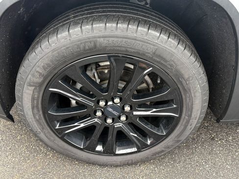 Used 2023 GMC Acadia SLE w/ Driver Convenience Package image 10