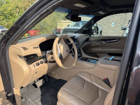 Used 2019 Cadillac Escalade ESV Platinum AWD/4WD image 11