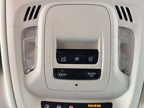 Used 2021 Buick Envision Essence w/ Sport Touring Package FWD image 18