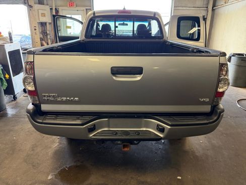 Used 2014 Toyota Tacoma 4x4 Access Cab V6 w/ TRD Sport Package image 14