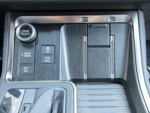 Used 2024 Lexus GX 550 w/ Accessory Package (2T) AWD/4WD image 48