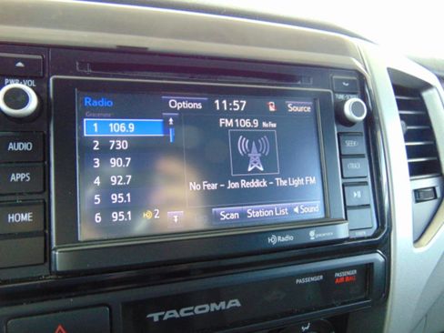 Used 2015 Toyota Tacoma 4x4 Double Cab w/ TRD Off-Road Package image 20