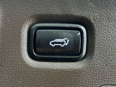 Used 2019 Hyundai Santa Fe SEL w/ Cargo Package image 29