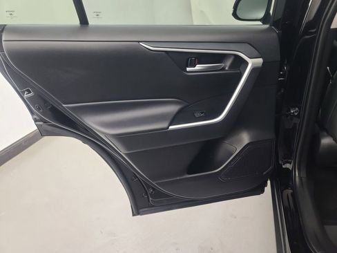 Used 2025 Toyota RAV4 XLE image 19