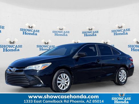 Used 2017 Toyota Camry LE FWD image 1