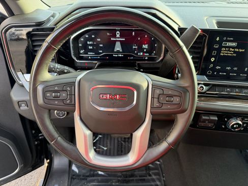 Used 2025 GMC Sierra 1500 Elevation image 25