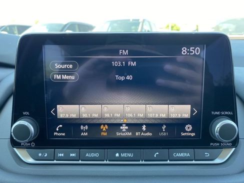 Used 2024 Nissan Rogue SV image 11