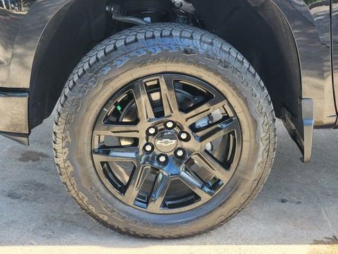 Used 2024 Chevrolet Silverado 1500 LT Trail Boss w/ Convenience Package II image 18