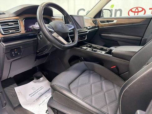 Used 2025 Volkswagen Atlas SE image 22