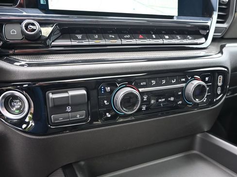Used 2024 Chevrolet Silverado 2500 ZR2 w/ Technology Package AWD/4WD image 21