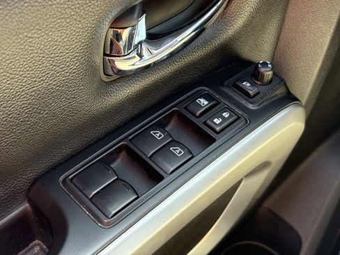 Used 2017 Nissan Titan SL RWD image 15