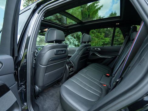 Used 2021 BMW X5 M50i AWD/4WD image 32