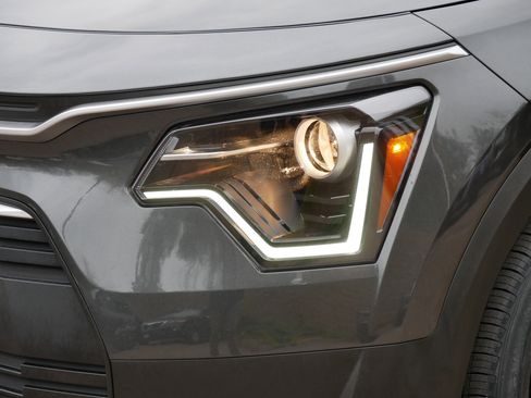 Certified 2023 Kia Niro EX w/ EX Cold Weather Package image 16