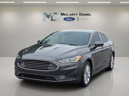 Used 2020 Ford Fusion SE FWD image 2