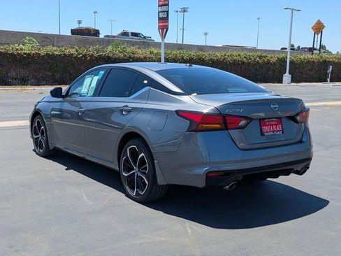 Used 2024 Nissan Altima 2.5 SR image 11