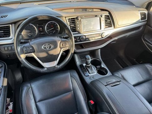 Used 2018 Toyota Highlander XLE AWD/4WD image 7