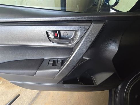 Used 2018 Toyota Corolla L FWD image 9