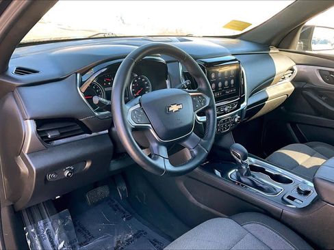 Used 2023 Chevrolet Traverse LT image 17