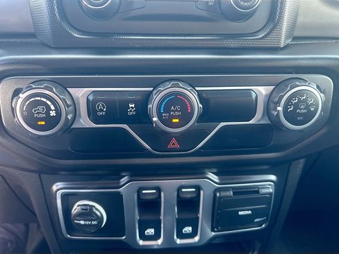 Used 2019 Jeep Wrangler Sport AWD/4WD image 14