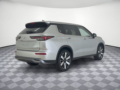 Used 2025 Mitsubishi Outlander SE FWD image 9