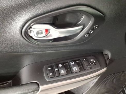 Used 2020 Jeep Cherokee Limited AWD/4WD image 13