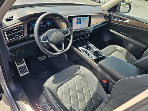 Certified 2025 Volkswagen Atlas SEL Premium R-Line AWD/4WD image 2