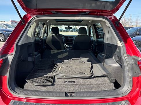 Used 2020 Volkswagen Tiguan SE w/ Panoramic Sunroof Package image 29