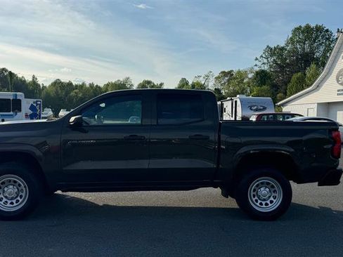 Used 2023 Chevrolet Colorado W/T image 11