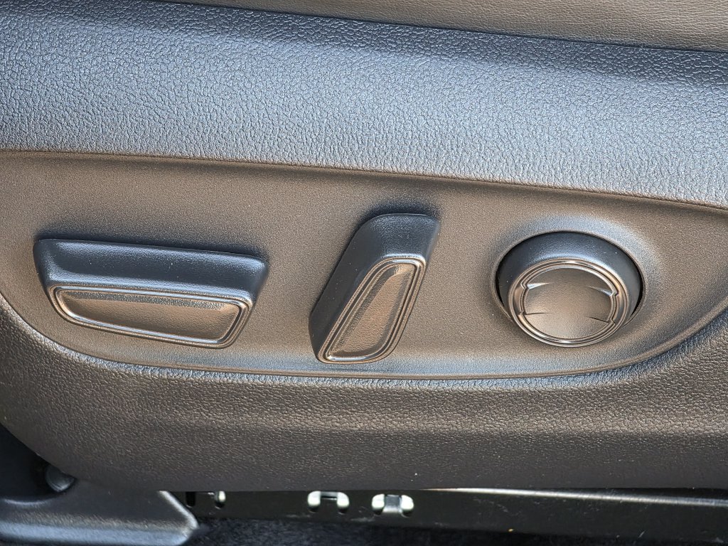 Used 2025 Toyota RAV4 XLE Premium FWD image 28