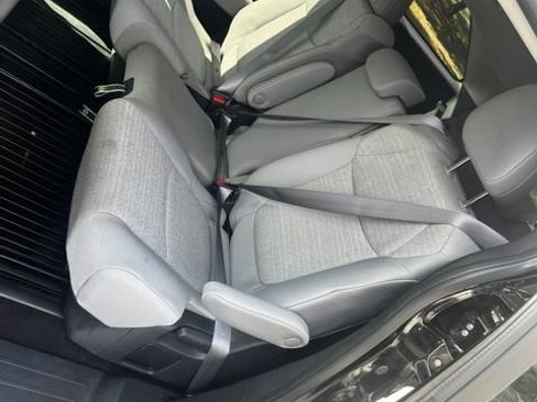 Used 2025 Toyota Sienna LE AWD/4WD image 12