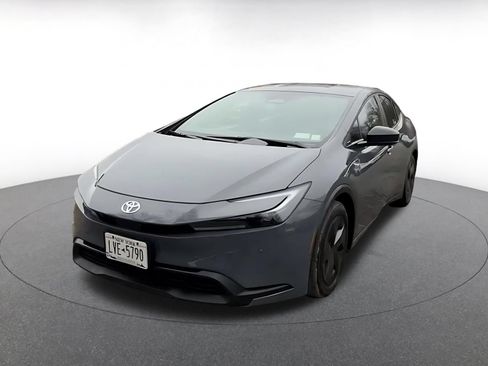 Used 2025 Toyota Prius LE FWD image 7