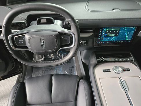 New 2026 Lincoln Navigator Reserve w/ Jet Appearance Package AWD/4WD image 18