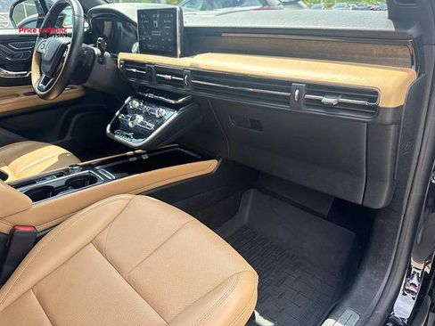 Used 2022 Lincoln Corsair Reserve w/ Luxury Package FWD image 13