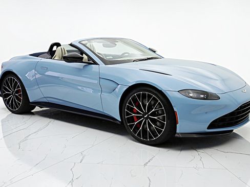 Used 2022 Aston Martin V8 Vantage Roadster RWD image 18