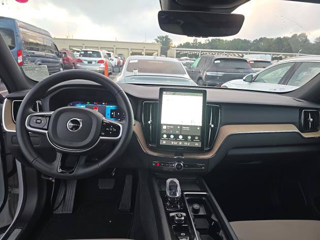 Used 2026 Volvo XC60 B5 Plus AWD/4WD image 4