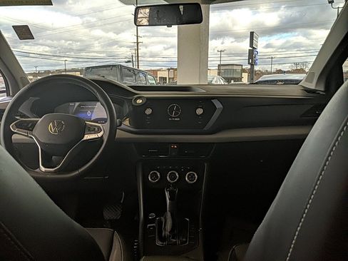 Used 2022 Volkswagen Taos SE w/ Panoramic Sunroof Package image 13