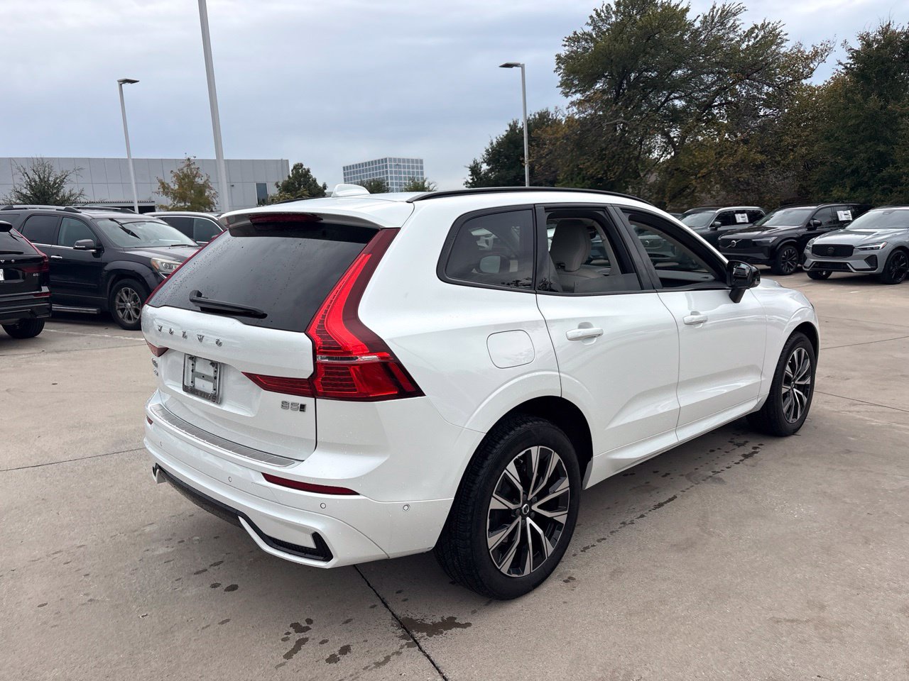 Used 2024 Volvo XC60 B5 Plus w/ Protection Package Premier AWD/4WD image 5