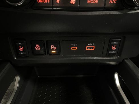 Used 2023 Nissan Frontier SV w/ SV Premium Package image 27