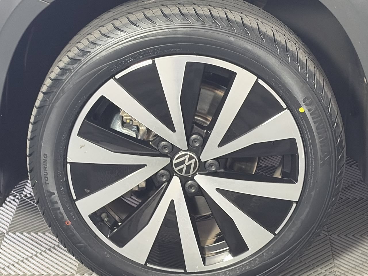 Used 2024 Volkswagen Taos SE FWD image 10