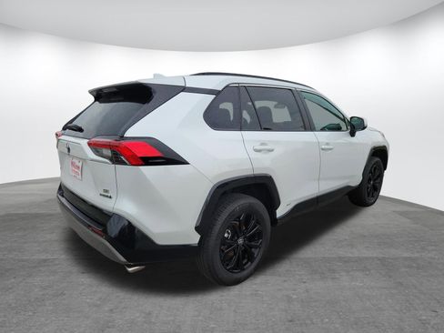 Certified 2024 Toyota RAV4 SE AWD/4WD image 5