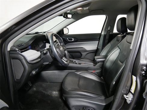 Used 2022 Jeep Compass Latitude image 15