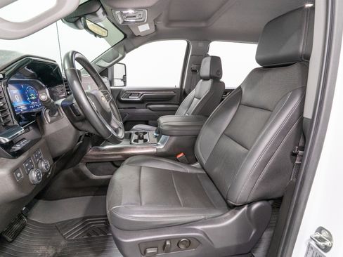 Used 2024 Chevrolet Silverado 2500 LTZ w/ LTZ Convenience Package image 17