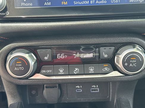 Used 2024 Nissan Versa SR FWD image 28
