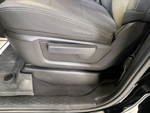 Used 2024 RAM 2500 Tradesman w/ Chrome Appearance Group image 11