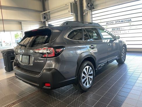 Used 2024 Subaru Outback Premium AWD/4WD image 17