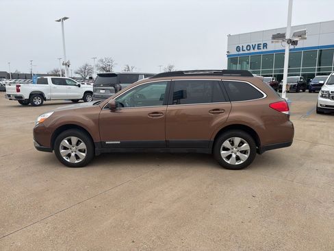 Used 2011 Subaru Outback 2.5i Limited image 8