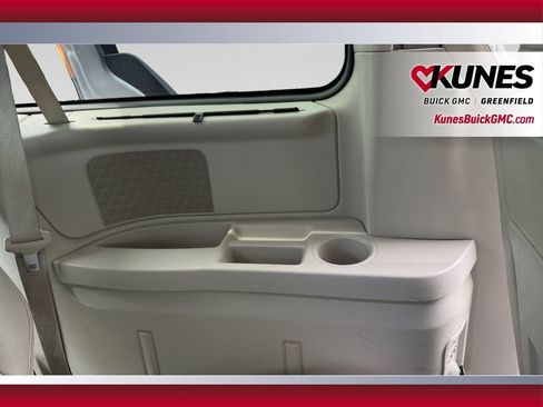 Used 2014 Chrysler Town & Country Touring FWD image 12