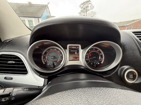 Used 2013 Dodge Journey SXT w/ Flexible Seating Group image 26